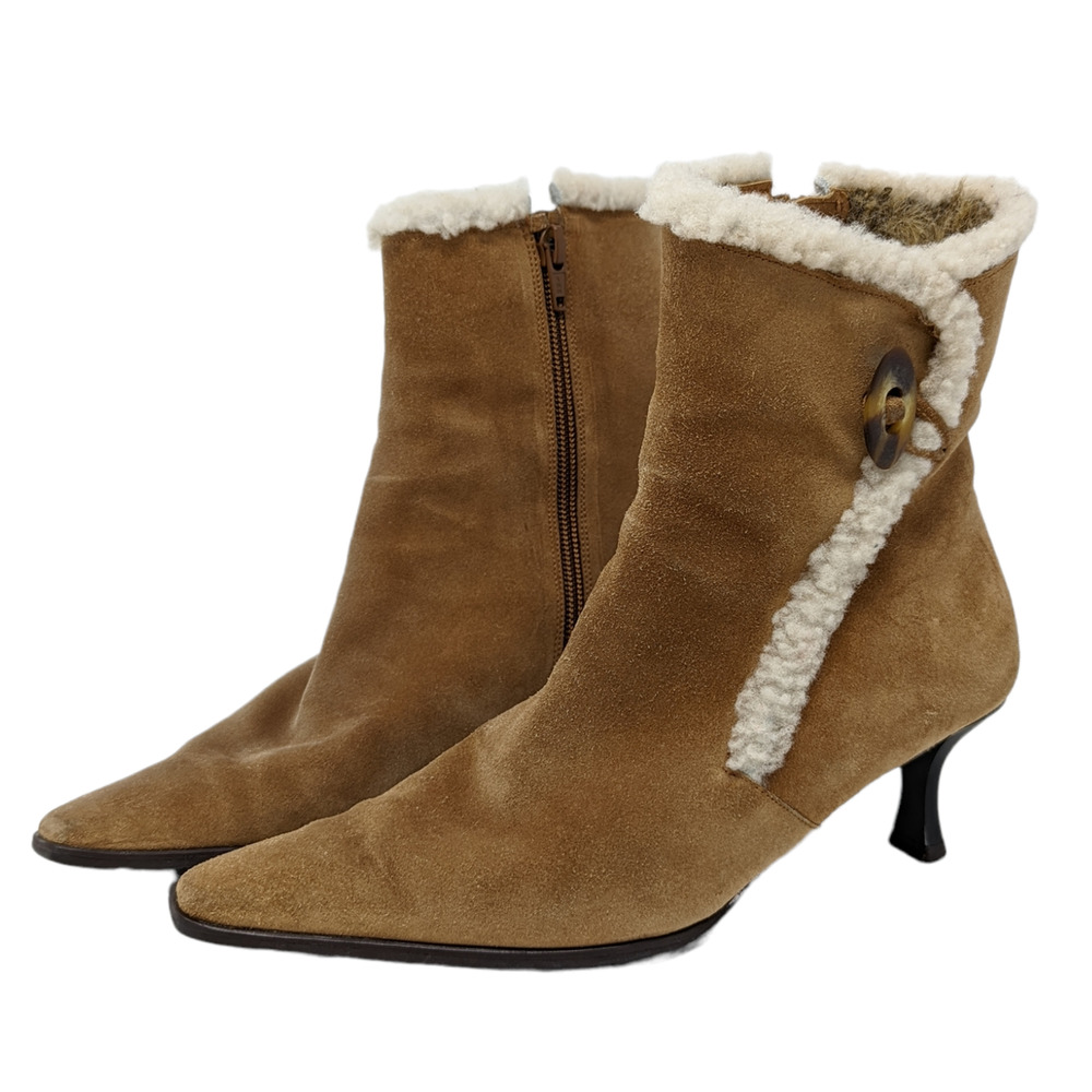 Winter ready! Faux fur lined Stuart Weitzman Booties Suede Tan Size 5